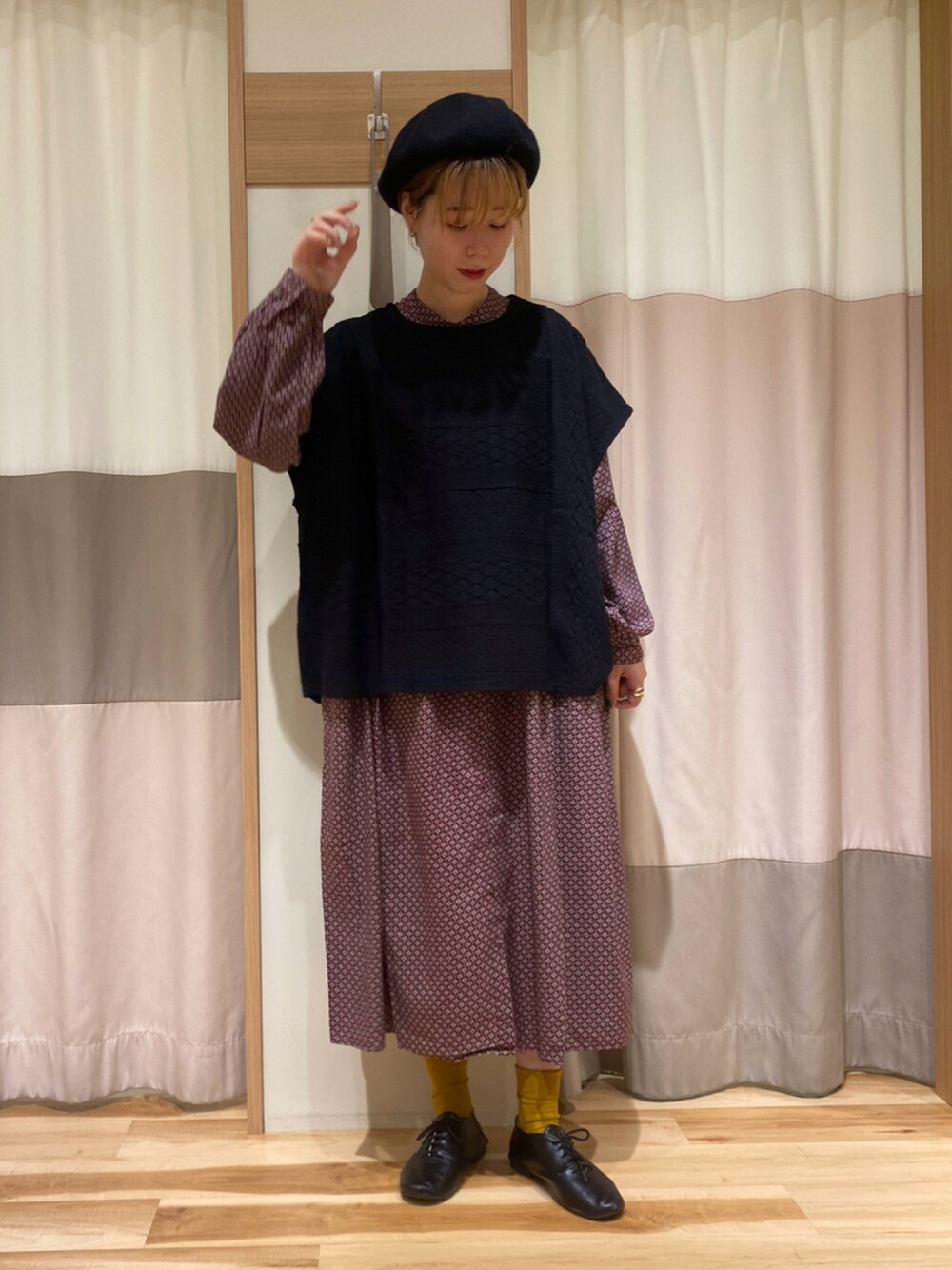 「ワンピース、ベスト、レイヤードスタイル、SM2、レトロ、サマンサ モスモス(Samansa Mos2)、Samansa Mos2、秋コーデ、おしゃれさんと繋がりたい、Samansa Mos2 blue」｜「Samansa Mos2のウールバスクベレー（ハンチング/ベレー帽、ブラック系）」を使った、misakiさん（レディース・160cm）の秋コーディネートの1枚目の写真