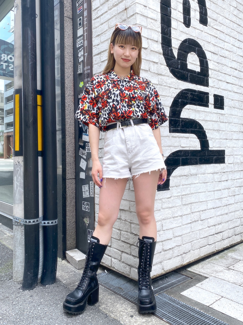 「COOLなこのコが仲間入り、大人コーデ、おしゃれさんと繋がりたい、低身長コーデ、低身長、アロハシャツ、ショートパンツ、x-girl」｜「X-girlのFLORAL LEOPARD ALOHA OPEN COLLAR SHIRT（シャツ/ブラウス、ホワイト系）」を使った、airiさん（レディース・152cm）の夏コーディネートの1枚目の写真