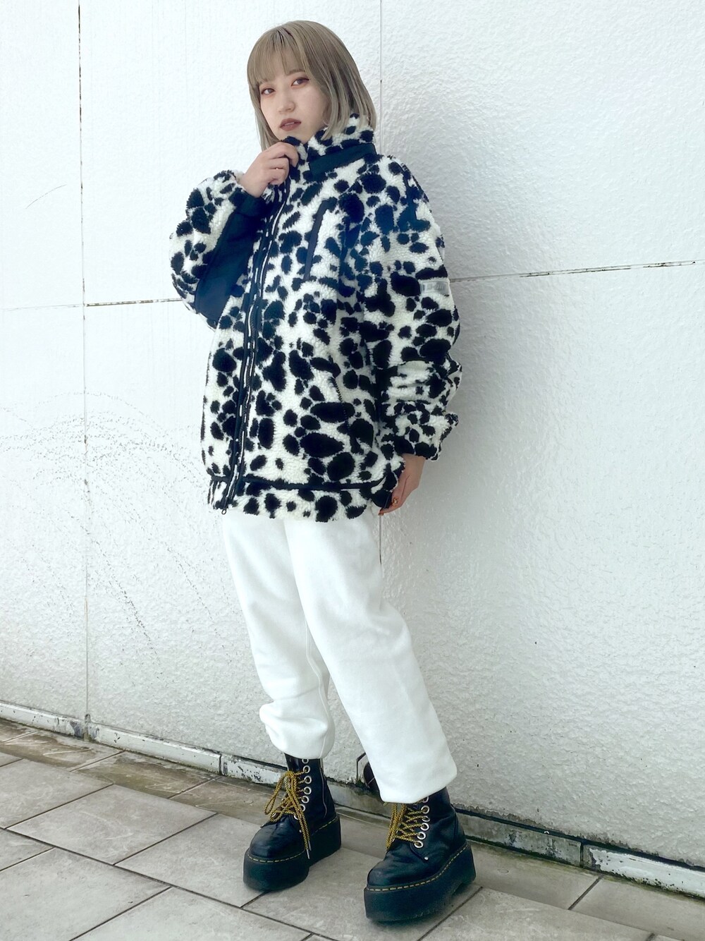 「x-girl、だから秋服が好き」｜「X-girlのDALMATIAN OUTDOOR BOA RIDERS JACKET（ブルゾン、ホワイト系）」を使った、airiさん（レディース・152cm）の秋コーディネートの1枚目の写真