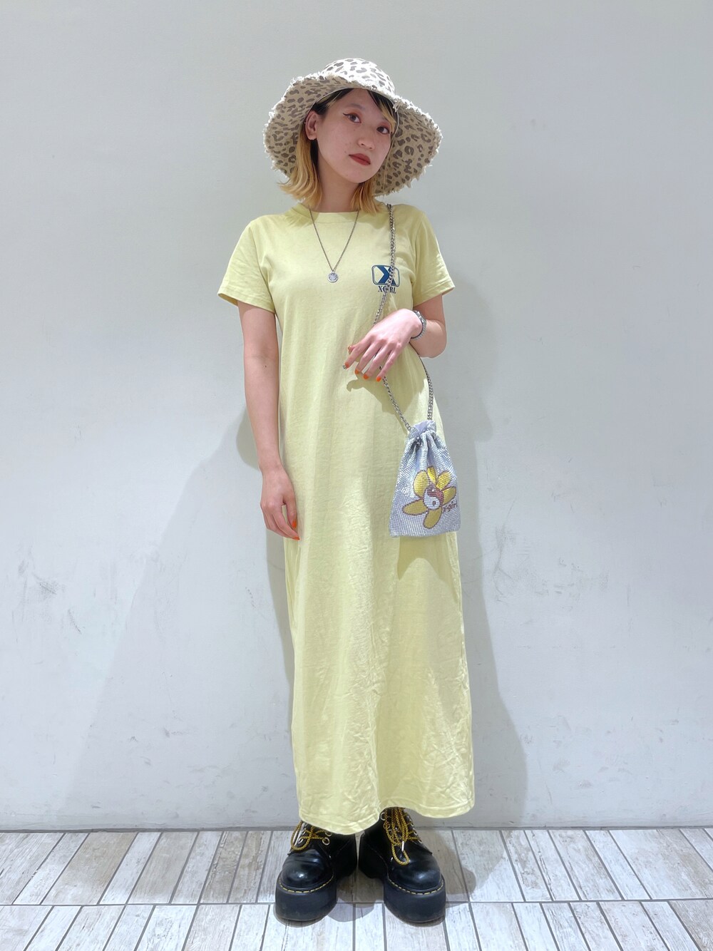 「ワンピース、x-girl、x-girl_ootd」｜「X-girlのMILLS LOGO RESORT HAT（ハット、ベージュ系）」を使った、airiさん（レディース・152cm）の春コーディネートの1枚目の写真