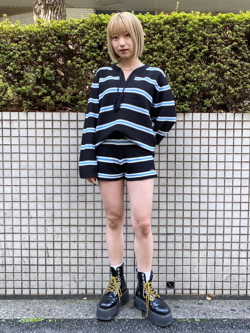 「X-girlのFLARE SLEEVE KNIT TOP（ニット/セーター、ブルー系）」を使った、airiさん（レディース・152cm）の秋コーディネートの1枚目の写真