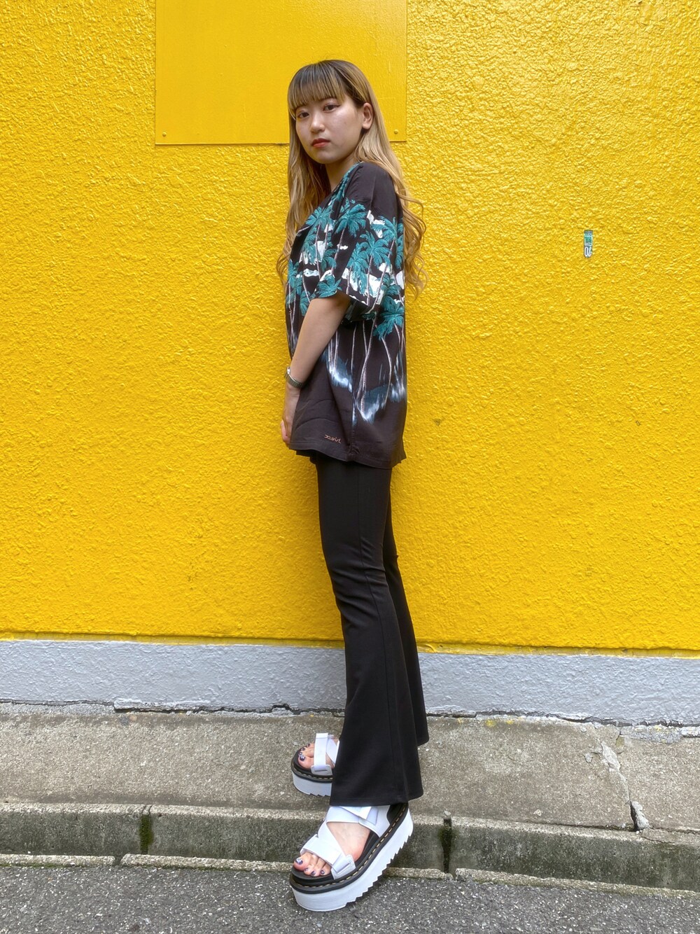 「大人カジュアル、きれいめカジュアル、夏、大人コーデ、x-girl、低身長」｜「X-girlのPALM ALOHA OPEN COLLAR SHIRT（シャツ/ブラウス、ブラック系）」を使った、airiさん（レディース・152cm）の夏コーディネートの1枚目の写真