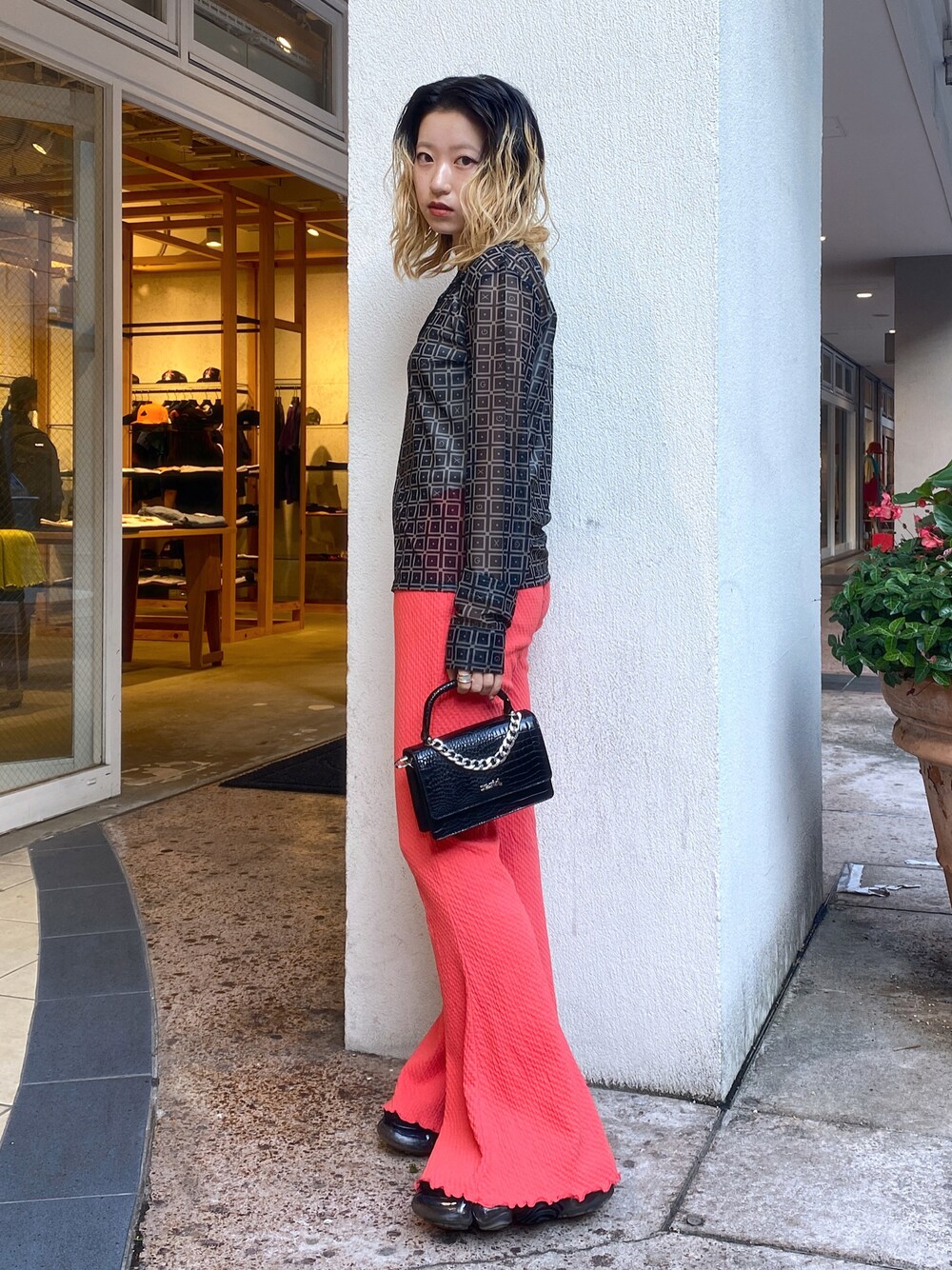 「x-girl、Xgirl_ootd」｜「X-girlのRETRO PATTERN MESH SHIRTS/レトロ メッシュシャツ（シャツ/ブラウス、ブラック系）」を使った、airiさん（レディース・152cm）の夏コーディネートの1枚目の写真