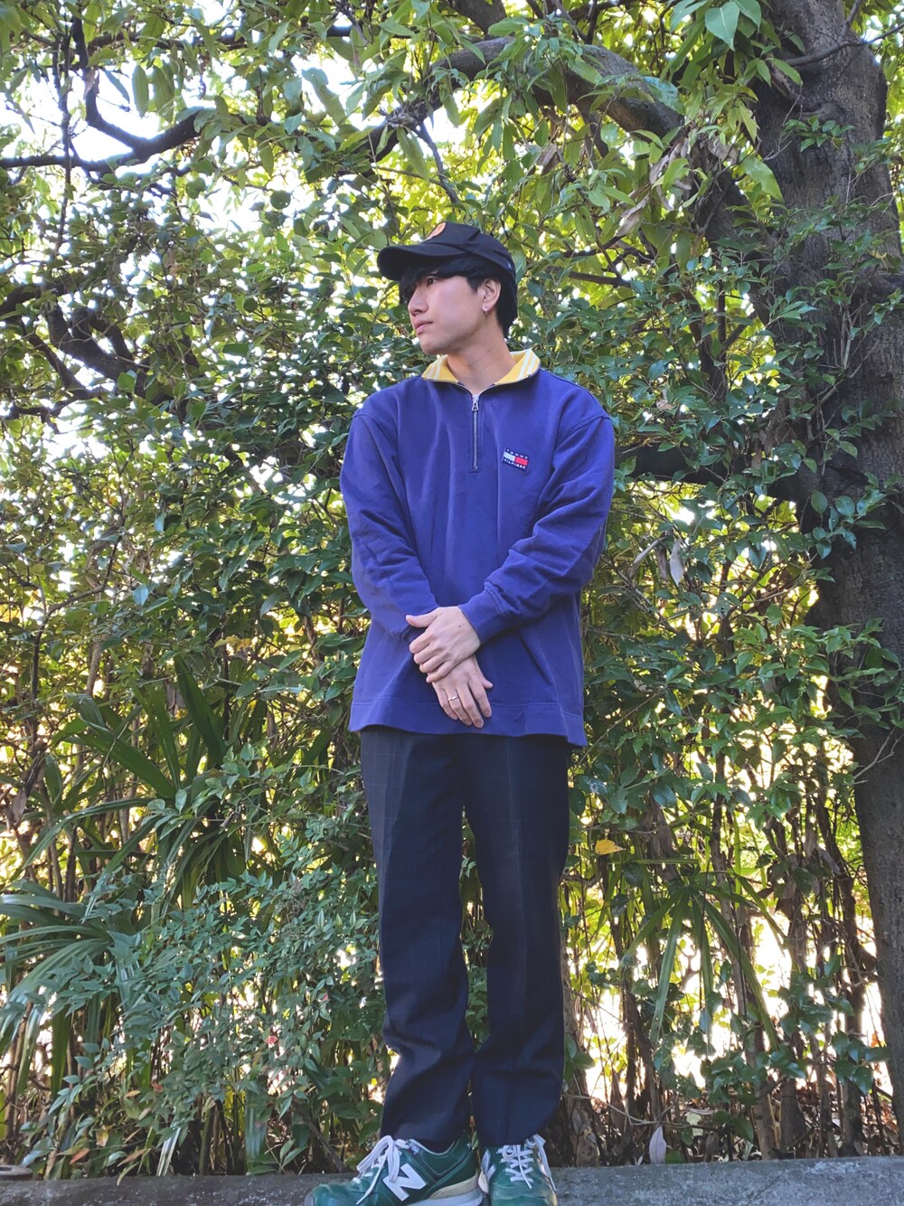 「TOMMY HILFIGER、トミーヒルフィガー、古着MIX、古着男子、古着好きな人と繋がりたい、ストリート、ストリートスタイル、休日スタイル、カジュアル、大学生、フリマ、いいね、save、フォローお願いします🤑、ニューバランス」｜「TOMMY HILFIGERのアイテム（トップス、ブルー系）」を使った、MAKO【相互フォロー大歓迎】さん（メンズ・168cm）の秋コーディネートの1枚目の写真