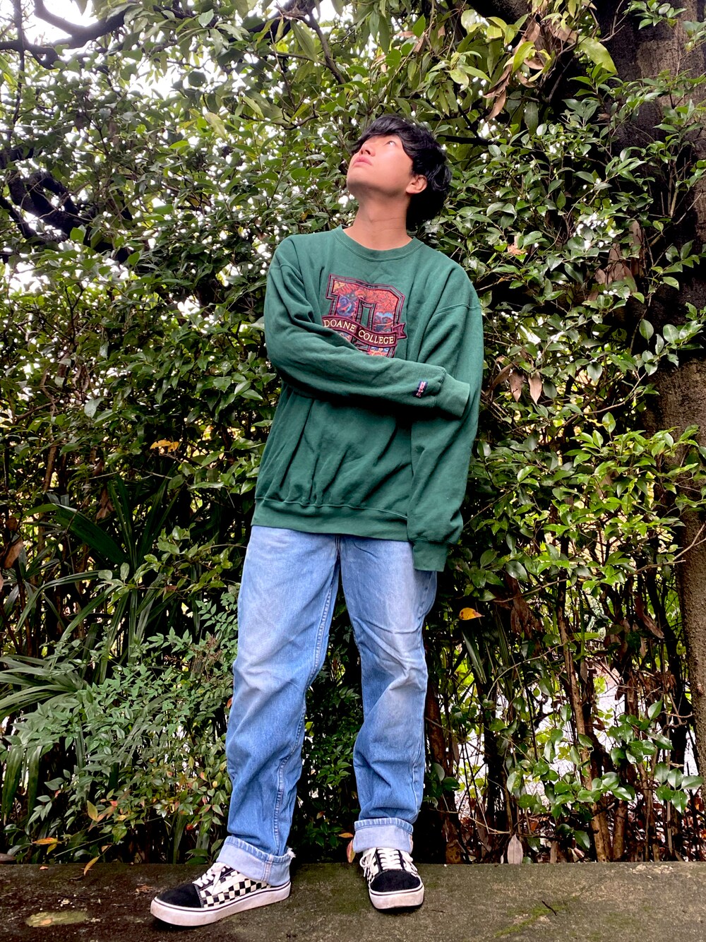 「VANS、グリーン、LEE、古着、古着MIX、シンプルコーデ、上を向いて歩こう、雨上がり、秋コーデ、みどりがすき。、アメカジ、グリーンスウェット、ファッションの力を信じよう」｜「JANSPORTのアイテム（スウェット、グリーン系）」を使った、MAKO【相互フォロー大歓迎】さん（メンズ・168cm）の冬コーディネートの1枚目の写真