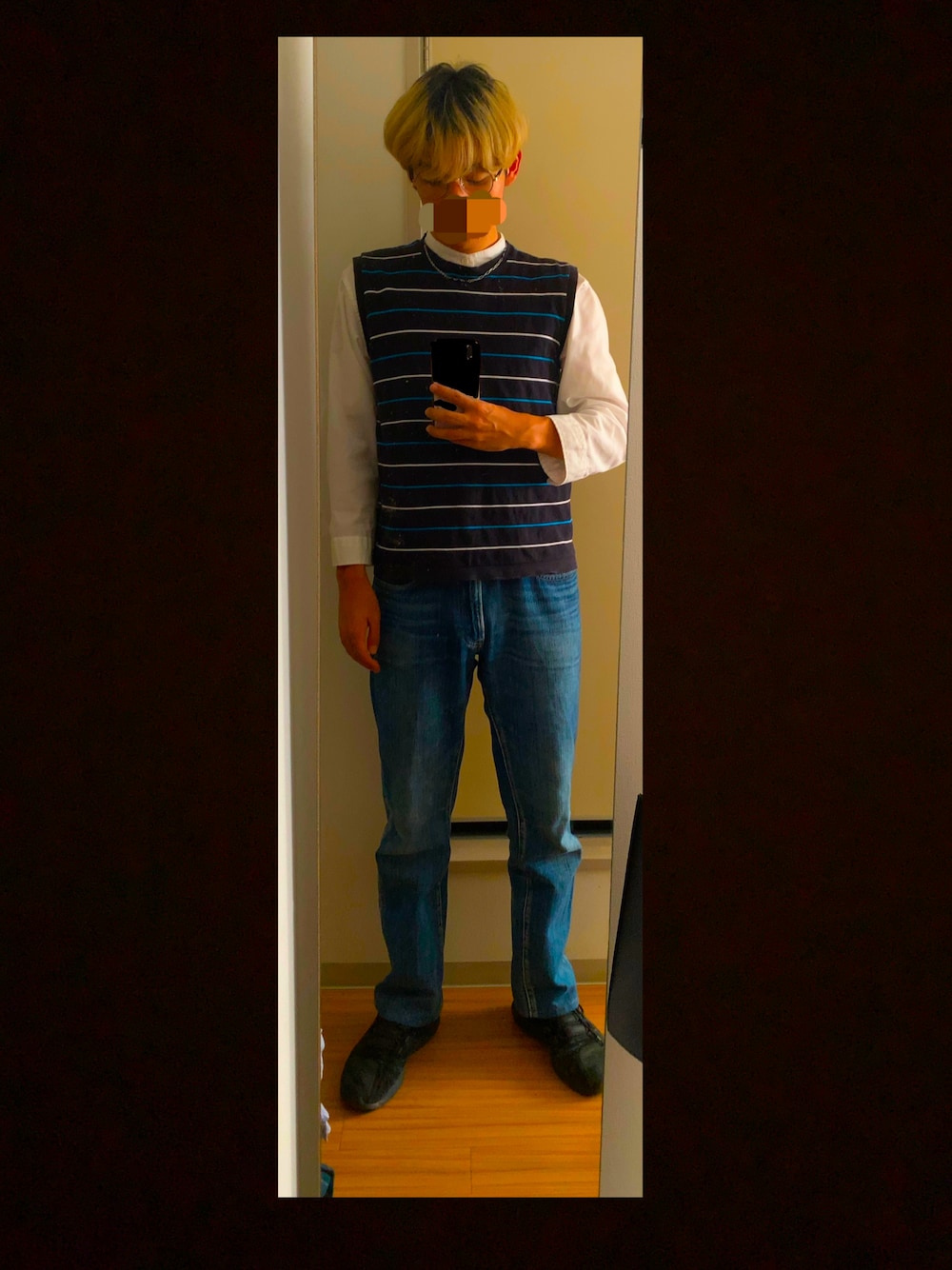 「休日スタイル、シンプル、秋、お洒落さんとつながりたい、今日のコーデ、ベスト、ベスト×シャツ、ハロウィン、wearhalloween2021、イギリス、へや着、メガネ男子、アディダス、プチプラ、BEAMS」｜「UNIQLOのレギュラーフィットテーパードジーンズ（デニムパンツ、ブルー系）」を使った、max08さん（メンズ・177cm）の秋コーディネートの1枚目の写真