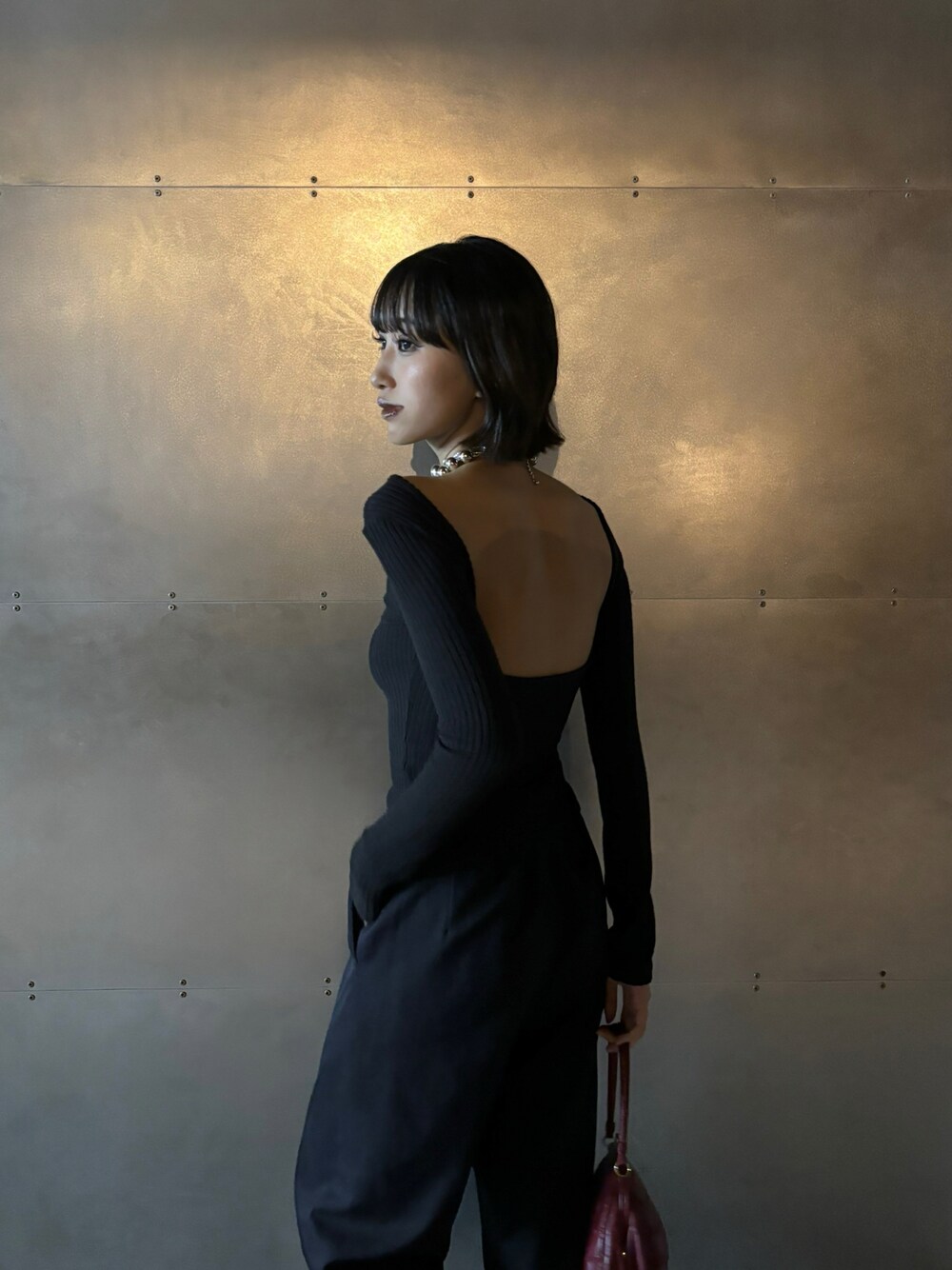 「EVISUのアイテム（その他トップス、ブラック系）」を使った、長谷川 琉奈 / RUNAさん（レディース・165cm）の冬コーディネートの1枚目の写真