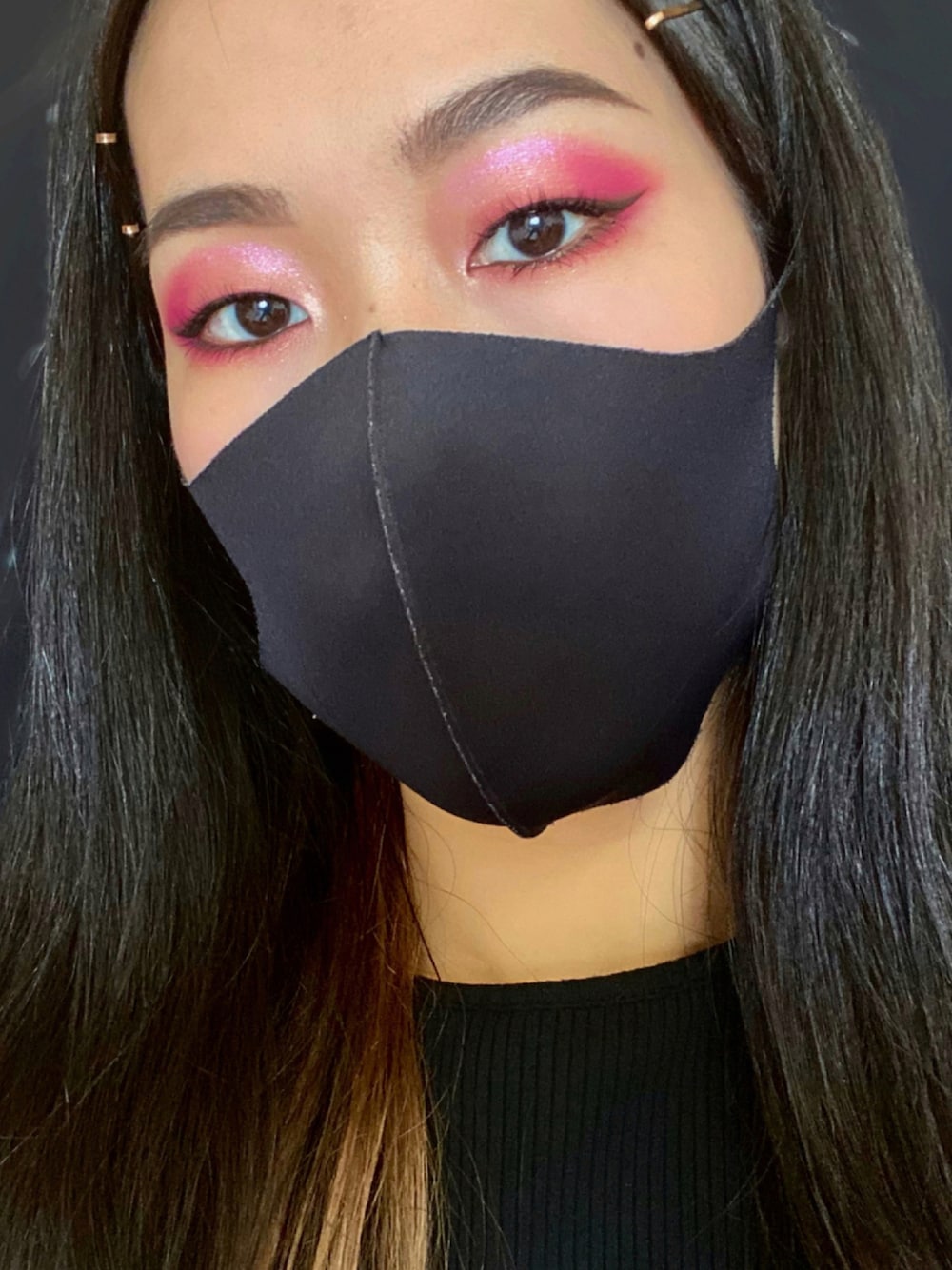 「ピンク、メイク」｜「MAKE UP FOR EVERのアクアレジスト ブロウディファイナー（アイブロウ、ブラウン系）」を使った、MAKE-UP EXPERTさん（レディース・167cm）の秋コーディネートの1枚目の写真