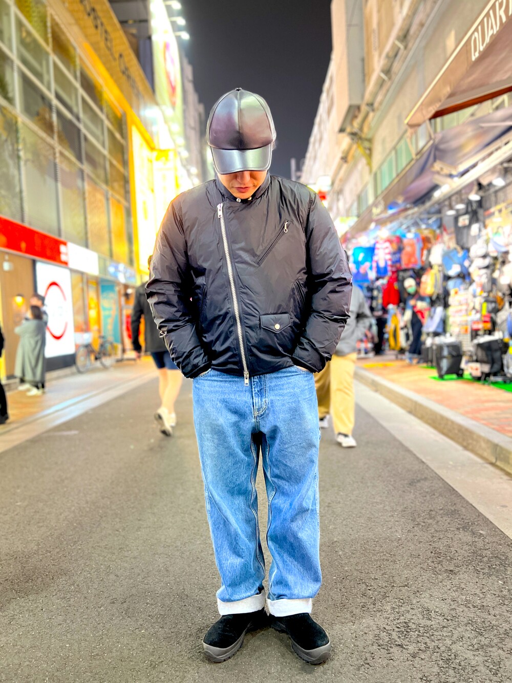 「ダウンジャケット、NANGA、SCHOTT、AVIREX、ライダース、ダブルライダース、大人カジュアル、オトナカジュアル、デニム」｜「schottのSchott/ショット/LEATHER B.B CAP/レザー ベースボールキャップ（キャップ、ブラック系）」を使った、Ryousukeさん（メンズ・173cm）の秋コーディネートの1枚目の写真