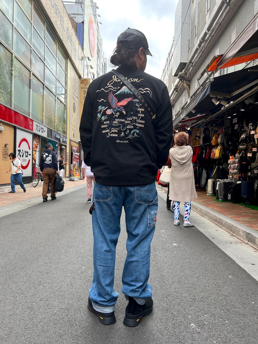 「和柄、スーベニア、ペインターパンツ、デニム、AVIREX、ブーツ、ロンT、秋っぽコーデ更新中、バケツハット、秋服準備はじめました」｜「schottのSchott/ショット/LEATHER B.B CAP/レザー ベースボールキャップ（キャップ、ブラック系）」を使った、Ryousukeさん（メンズ・173cm）の秋コーディネートの1枚目の写真