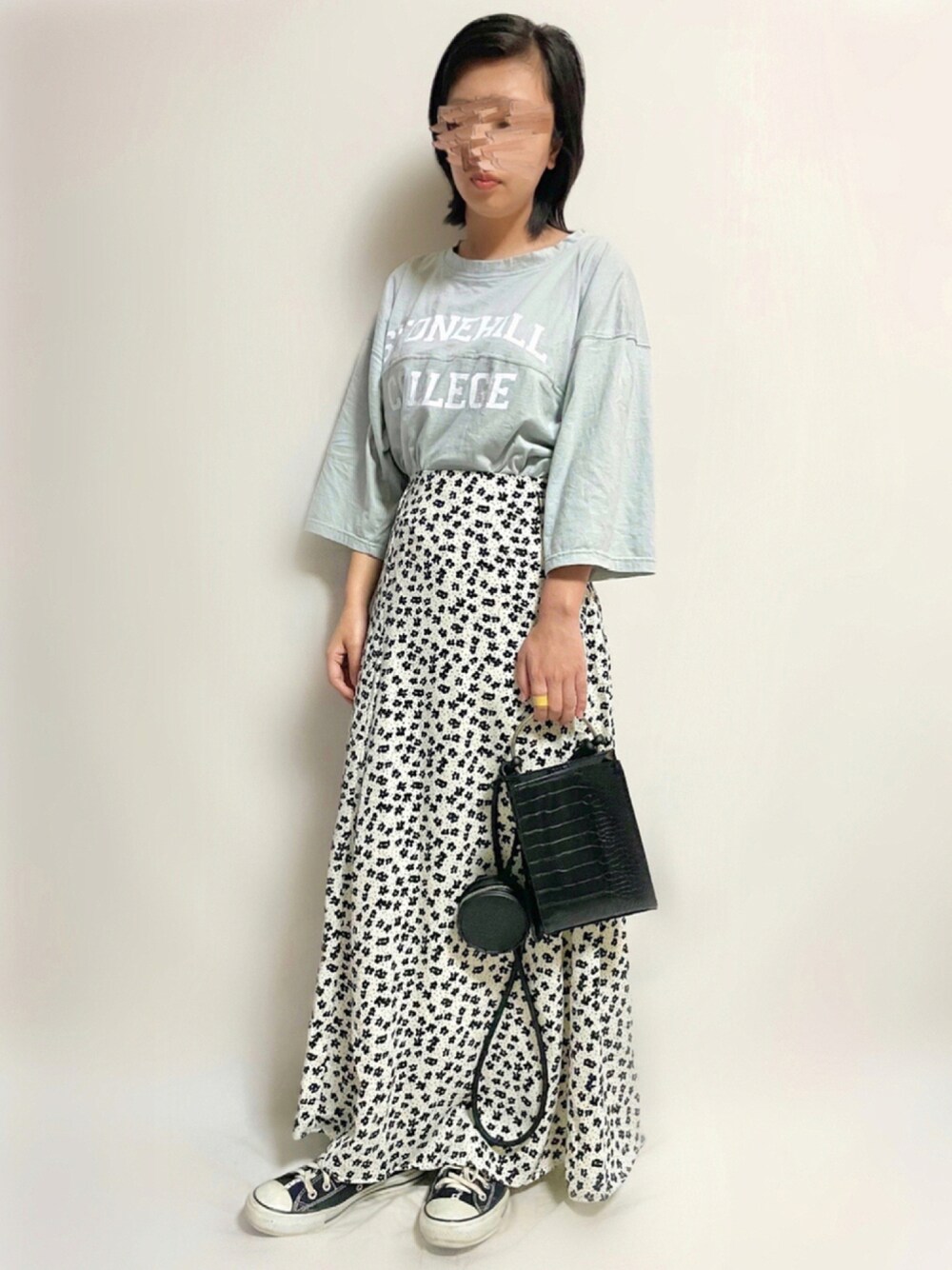 ãã¯ã€ãç³»ã®ã¹ã«ãŒãããã«ãŒç³»ã®Tã·ã£ã/ã«ãããœãŒããã©ãã¯ç³»ã®ããã°ãççšããã¬ãã£ãŒã¹ã®ç§ã³ãŒãã£ããŒãã®1æç®ã®åç