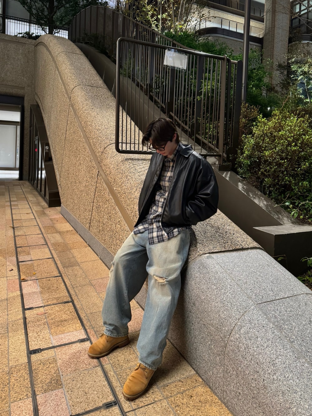 「お出かけコーデ、メンズファッション、クリスマスに着たい服、オトナカジュアル、カジュアルコーデ、おしゃれさんと繋がりたい、韓国ファッション、シャツスタイル、アウター、ストリート、古着、大人カジュアル、シンプル、レザージャケット、いいね、save、フォローお願いします🤑」｜「TimberlandのPremium 6in Waterproof Boot（ブーツ、ブラウン系）」を使った、ぼーさん（骨格ナチュラル・メンズ・180cm）の冬コーディネートの1枚目の写真