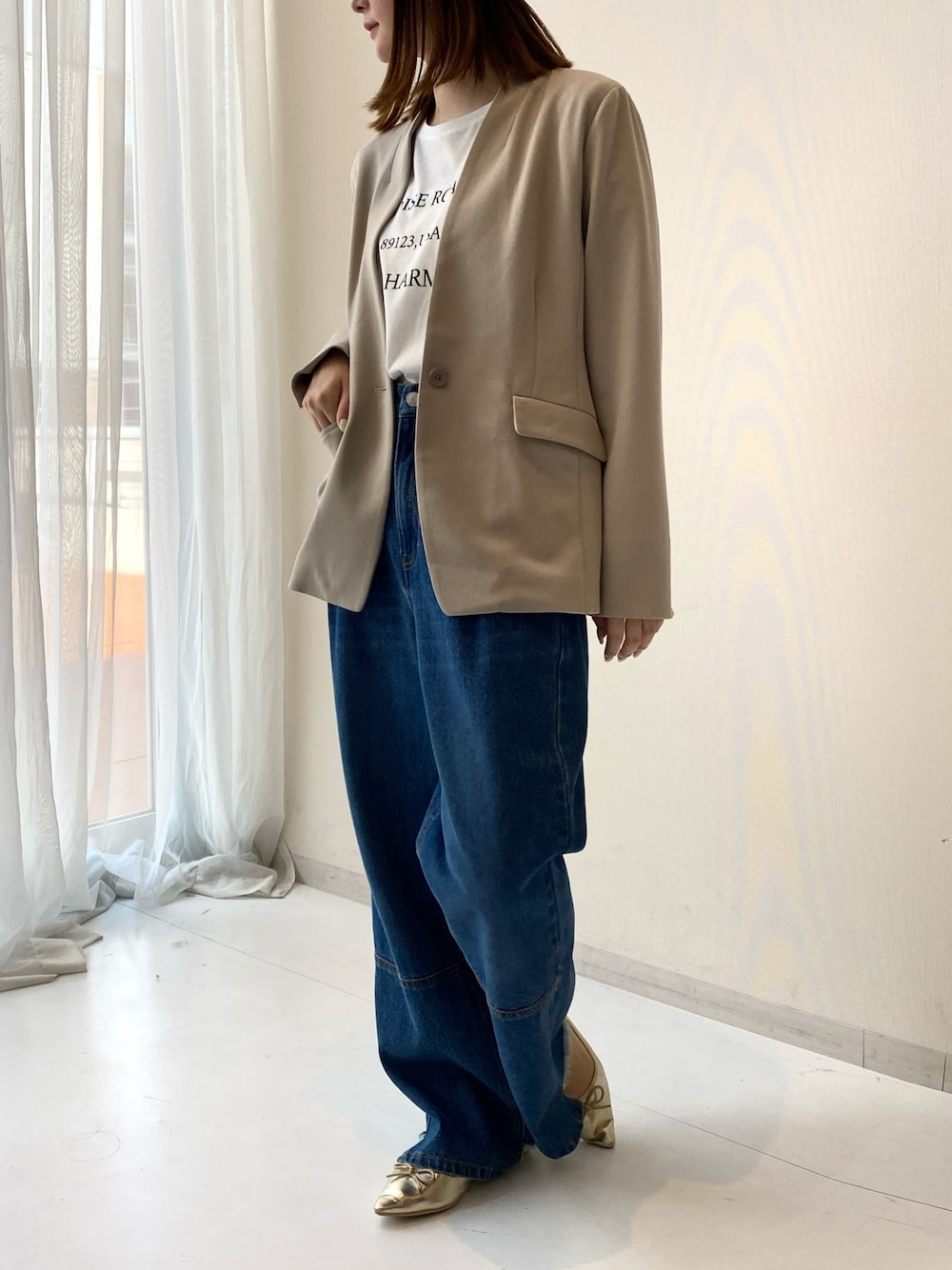 「レディースファッション、スタッフ、レギュラー、働く服、オフィスカジュアル、スーツスタイル、カジュアルコーデ、休日スタイル、休日コーデ、パンツスタイル、秋っぽコーデ更新中」｜「nissenのワンタック切替バックフリンジワイドデニムパンツ（デニムパンツ、ブルー系）」を使った、nさん（レディース・157cm）の秋コーディネートの1枚目の写真