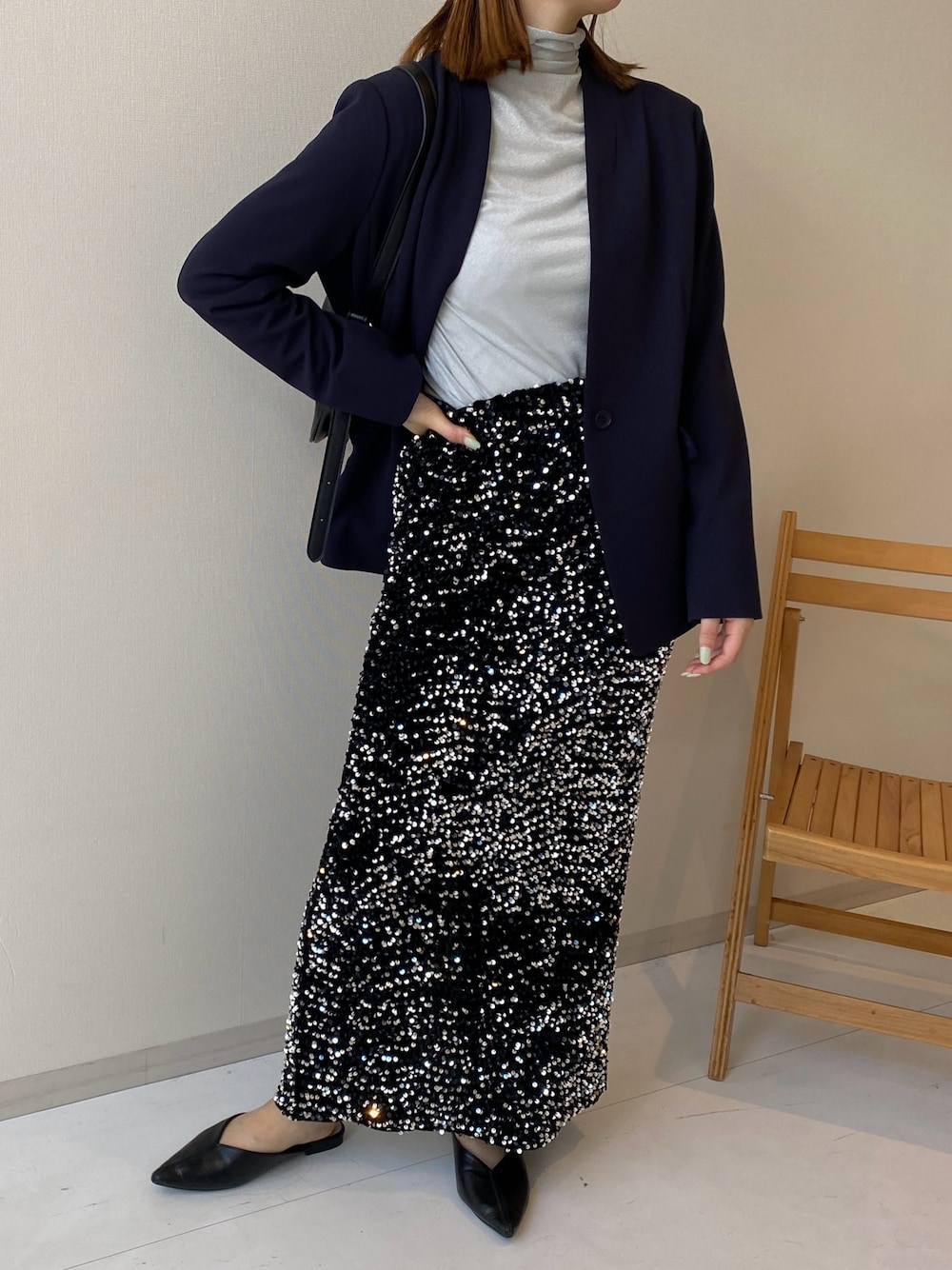 「レディースファッション、スタッフ、レギュラー、働く服、休日スタイル、休日コーデ、秋コーデ、ジャケットスタイル、シアートップス」｜「7days Life Stylingの【すご伸び！やみつきスーツ】洗濯機OK・ストレッチ カットソー素材セットアップパンツスーツ（Vノーカラージャケット＋テーパードパンツ/ワイドパンツ）（スーツセット、ブルー系）」を使った、nさん（レディース・157cm）の秋コーディネートの1枚目の写真
