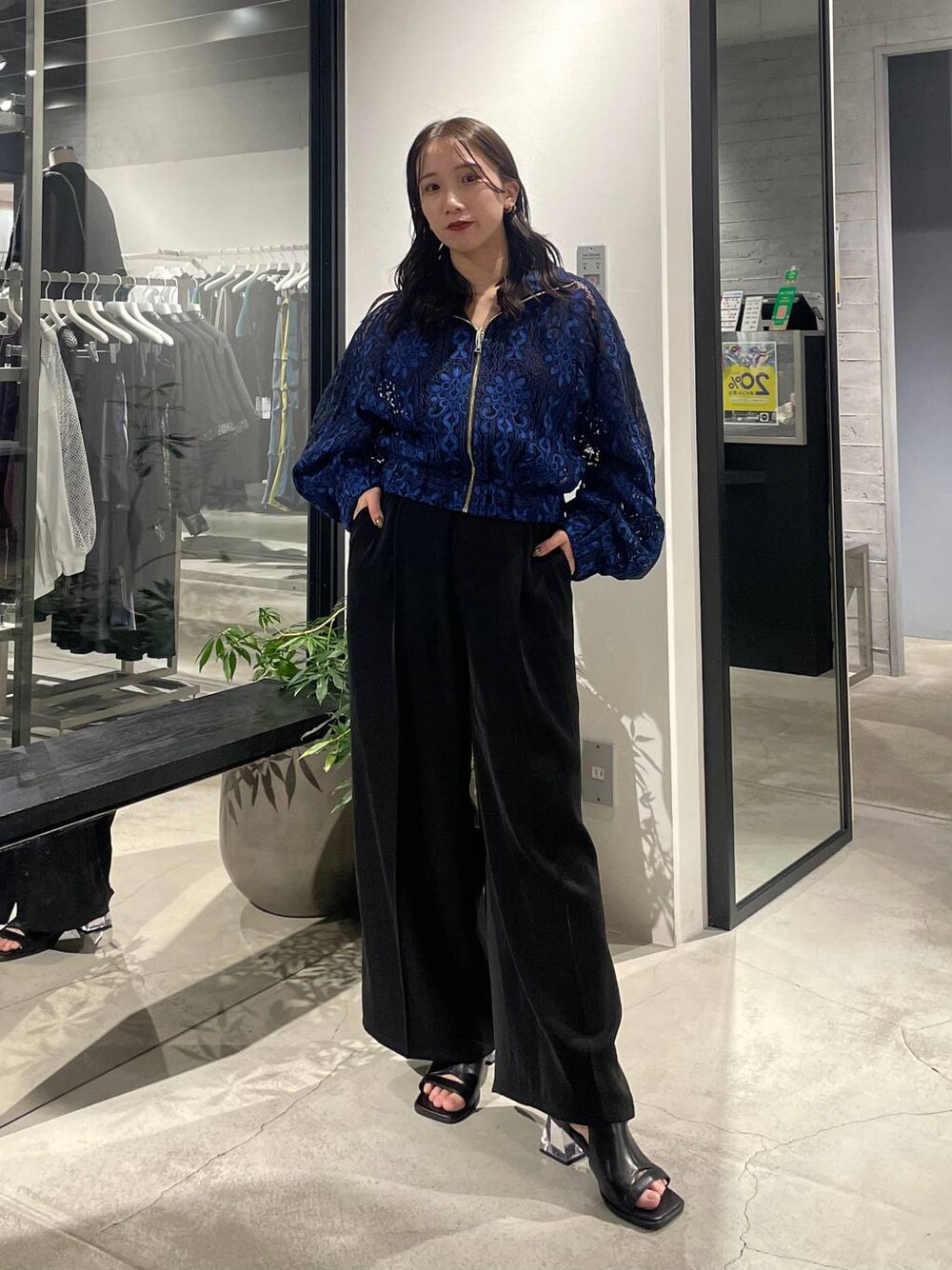 【美品】HARE　レースラインブルゾン　ブルー　ブラウス　アウター HARE（ハレ）の「レースラインブルゾン(HARE)（ブルゾン）」 - WEAR