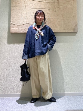 「かぐれ（カグレ）のリバティプリントスカーフ（バンダナ/スカーフ、ピンク系）」を使った、たなか☀︎さん（レディース・145cm）の春コーディネート
