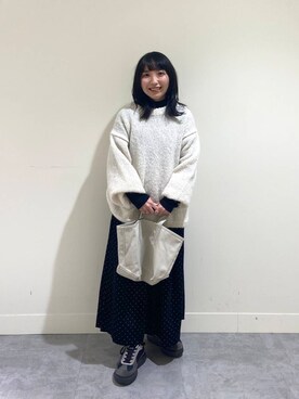 アルパカクルーネックプルオーバーを使った人気ファッション