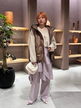 「アイテム（ダウンベスト）」を使った、AYUMIさん（レディース・159cm）の秋コーディネート