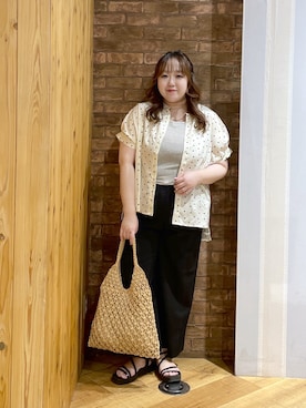「SHOO・LA・RUE（シューラルー）の【洗濯機可／洗濯後しわになりにくい】ドット柄袖タックブラウス（シャツ/ブラウス、ホワイト系）」を使った、Risaさん（レディース・155cm）の春コーディネート