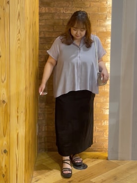 「SHOO・LA・RUE（シューラルー）の【ひんやり/UV】ほんのりシアーで上品な バックギャザーブラウス（シャツ/ブラウス、ブルー系）」を使った、Risaさん（レディース・155cm）の秋コーディネート