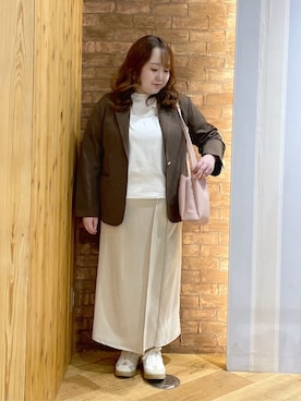 「Sunauna（スーナウーナ）の◆タックフレアスカート（スカート、ベージュ系）」を使った、Risaさん（レディース・155cm）の春コーディネート