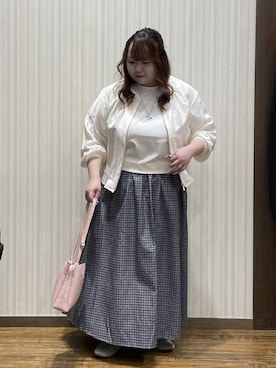 「SHOO・LA・RUE（シューラルー）の【洗濯機可/UV/S-LL】程よい透け感 襟元タック シアーブルゾン（ブルゾン、ホワイト系）」を使った、Risaさん（レディース・155cm）の春コーディネート