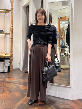 「スラックスパンツ」｜「アイテム（アクセサリー）」を使った、アカネさん（レディース・155cm）の秋コーディネート