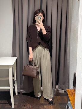 「スラックスパンツ」｜「アイテム（アクセサリー）」を使った、アカネさん（レディース・155cm）の秋コーディネート