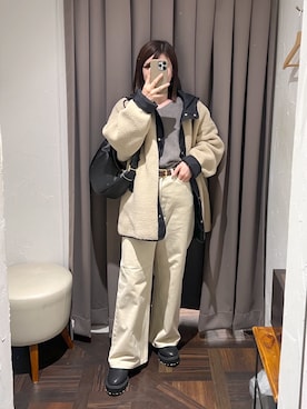 「アイテム（デニムパンツ、ベージュ系）」を使った、アカネさん（レディース・155cm）の秋コーディネート