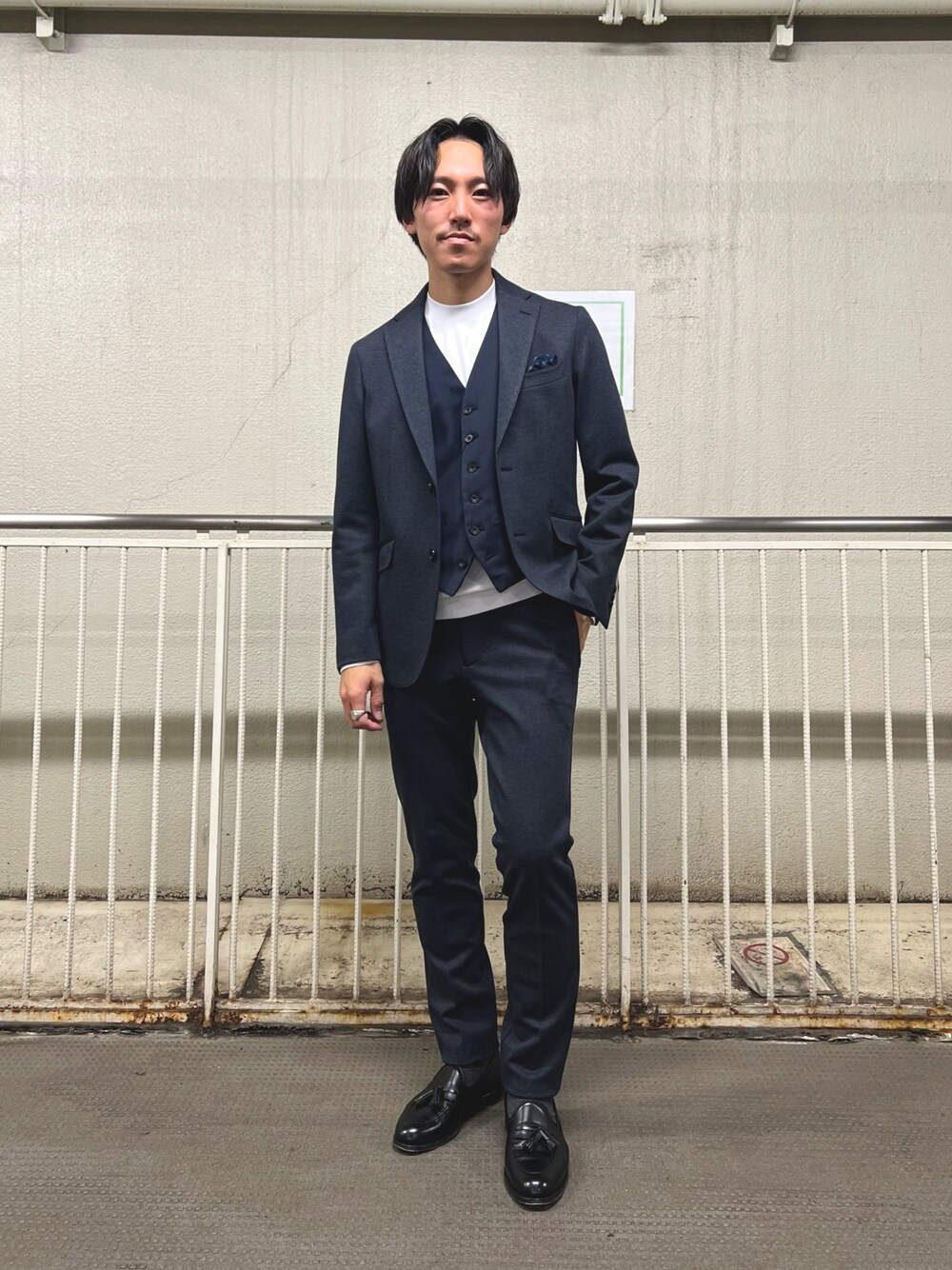 「ファッションを楽しもう、セットアップ、きれいめカジュアル、冬コーデ、ローファー、レイヤードスタイル、今日のコーデ、オトナカジュアル、シンプルコーデ、ootd、ロンT、ジャケット、秋冬コーデ、秋コーデ、ビジネススタイル」｜「NOLLEY'S goodmanの《ビジカジ対応》シルケットスムース 長袖ドレスTシャツ（Tシャツ/カットソー、ホワイト系）」を使った、nishiokaさん（メンズ・169cm）の秋コーディネートの1枚目の写真