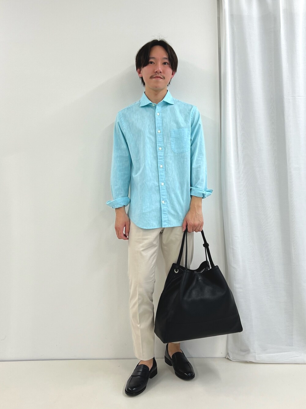 「パステルカラー、お出かけコーデ、シンプルコーデ、大人カジュアル、ローファー、休日スタイル、シャツスタイル、トートバッグ、カジュアルコーデ、リゾートスタイル、きれいめカジュアル、いいね、save、フォローお願いします🤑、春夏コーデ、春コーデ、夏コーデ」｜「NOLLEY’Sのリネンブレンド カッタウェイシャツ（シャツ/ブラウス、グリーン系）」を使った、nishiokaさん（メンズ・169cm）の春コーディネートの1枚目の写真