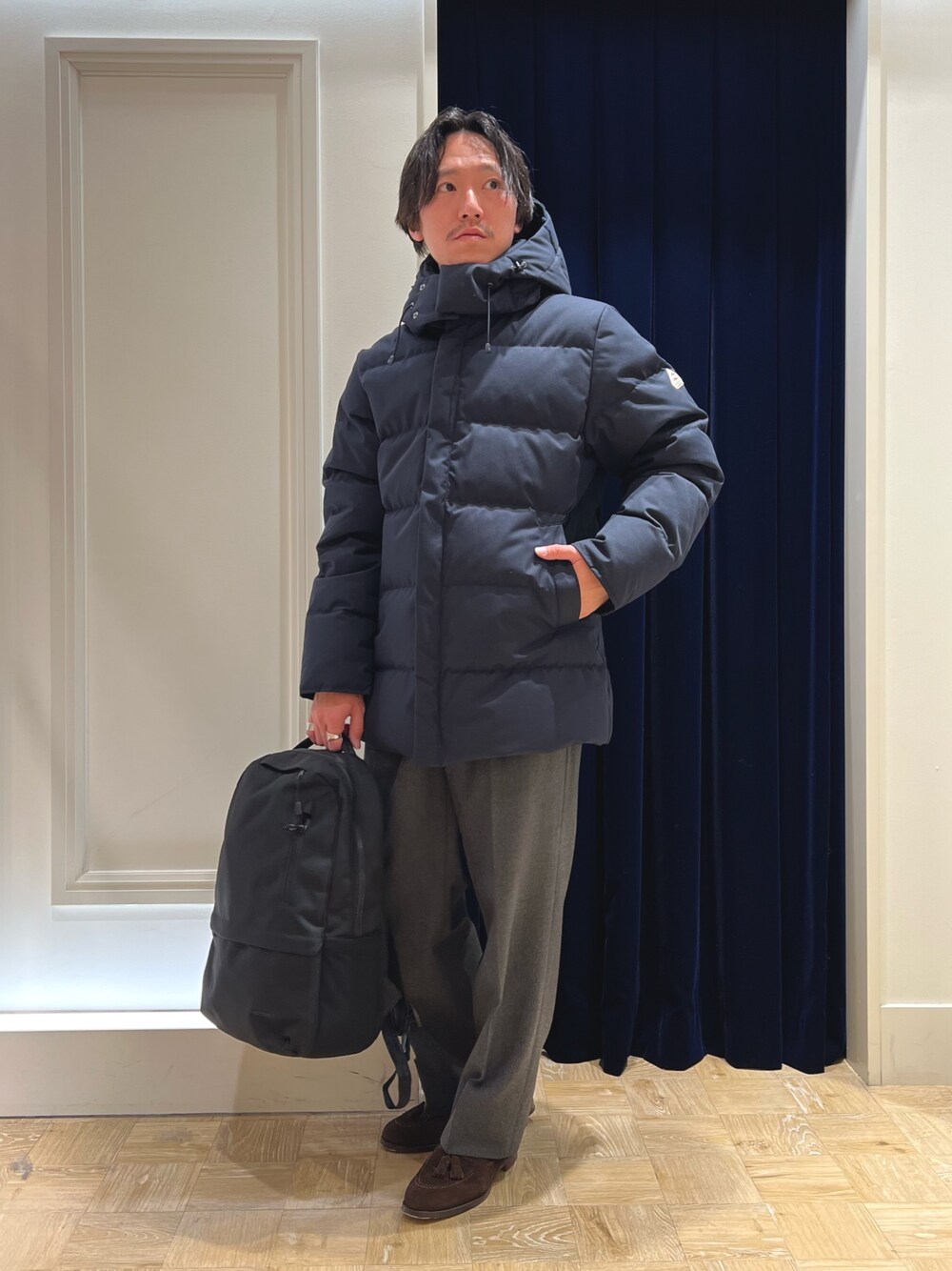 「真冬のあったかスタイル、今日のコーデ、シンプルスタイル、革靴、秋冬コーデ、冬、冬コーデ、冬アウター、カジュアル、カジュアルコーデ、きれいめカジュアル、ダウンジャケット、スラックス、通勤コーデ」｜「Pyrenexの【PYRENEX/ピレネックス】BELFORT2 ダウンジャケット（ダウンジャケット/コート、ブルー系）」を使った、nishiokaさん（メンズ・169cm）の冬コーディネートの1枚目の写真