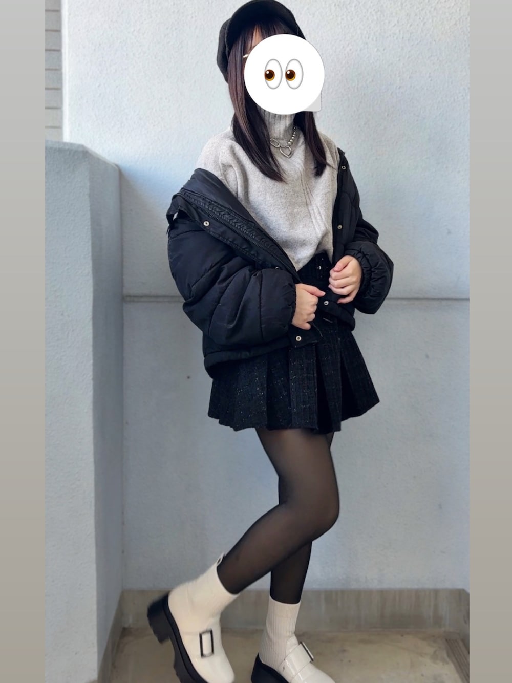 「フォローミー、フォローお願いします、冬、冬コーデ、シンプルスタイル、女子会コーデ、ブラック、おでかけコーデ、デート服、可愛い、ミニスカート、女子ウケ、裏起毛」｜「GRLのアイテム（ブーツ、ホワイト系）」を使った、み ゆ みさん（骨格ウェーブ・レディース・150cm）の冬コーディネートの1枚目の写真