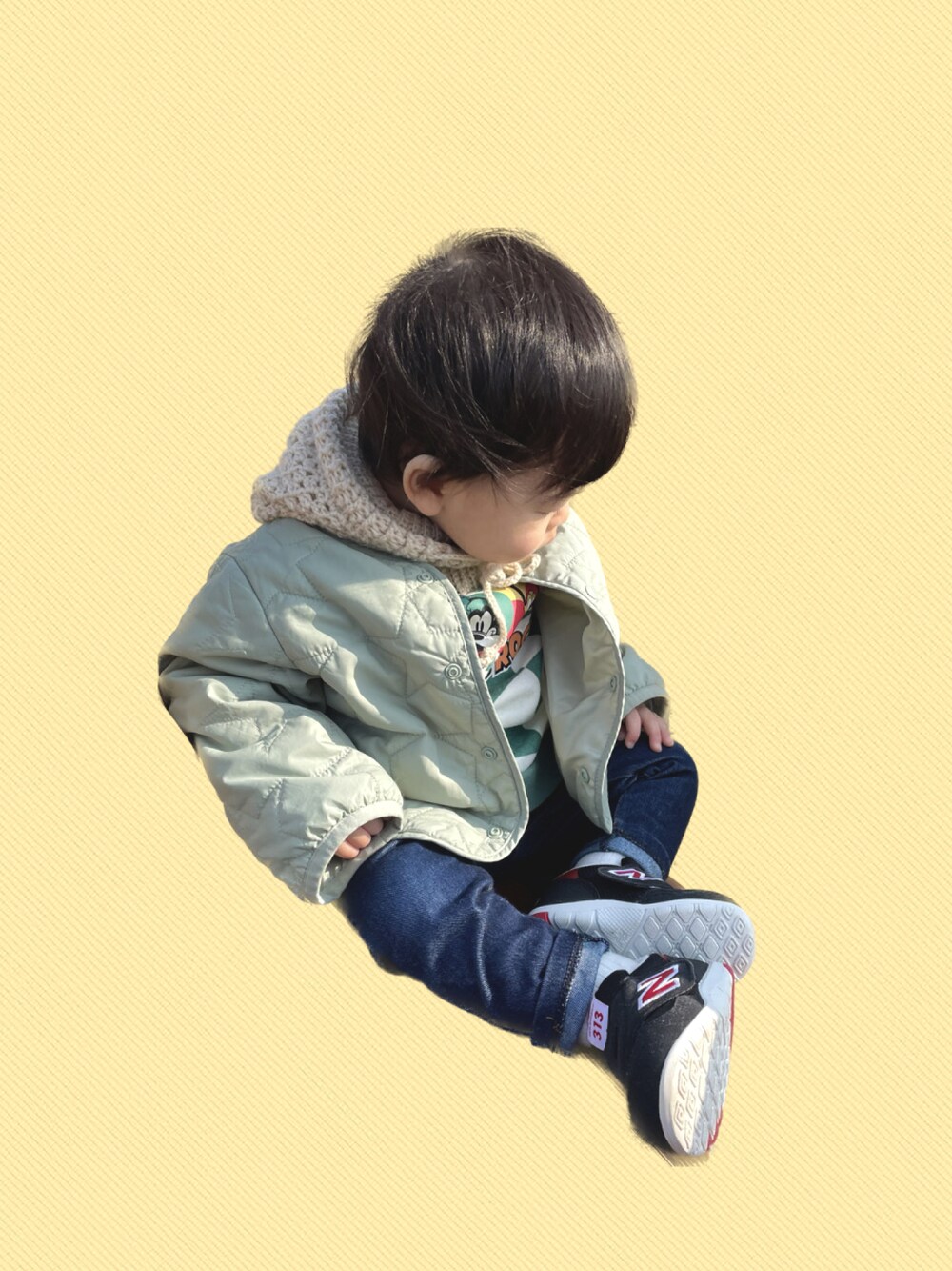 「むすこーで、男の子コーデ、息子コーデ、1歳2ヶ月、ユニクロ、UNIQLO、無印良品、New Balance、公園コーデ、バラクラバ、デニムコーデ、親子コーデ」｜「UNIQLOのアイテム（ノーカラージャケット、グリーン系）」を使った、uiuiさん（キッズ・80cm）の冬コーディネートの1枚目の写真