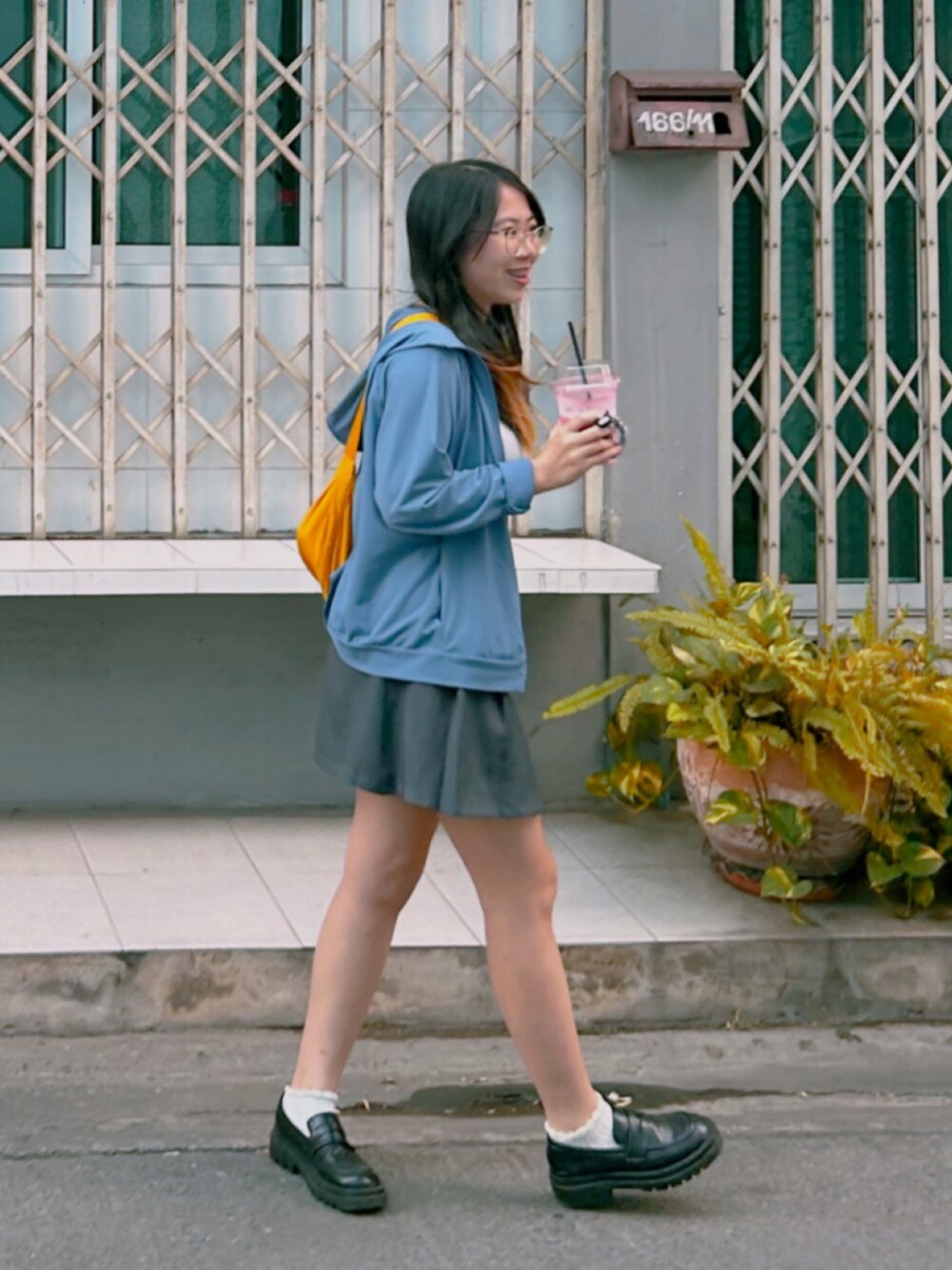 「152cm」｜「UNIQLOのアイテム（ジャケット/アウター、ブルー系）」を使った、P.152さん（レディース・152cm）の冬コーディネートの1枚目の写真