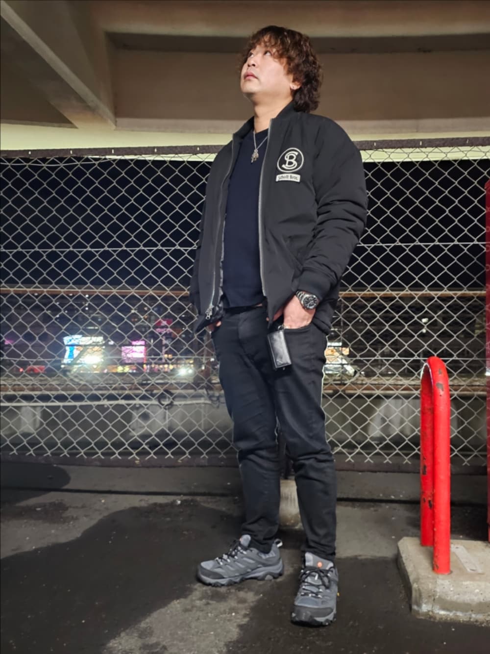 「休日スタイル、冬のコーデ、ブラックコーデ、シンプルコーデ、おしゃれさんと繋がりたい、SCHOTT、UNIQLO、merrell、SEIKO、Chrome Hearts」｜「SEIKOのASTRON（アナログ腕時計、シルバー系）」を使った、SHUN-さん（メンズ・178cm）の冬コーディネートの1枚目の写真