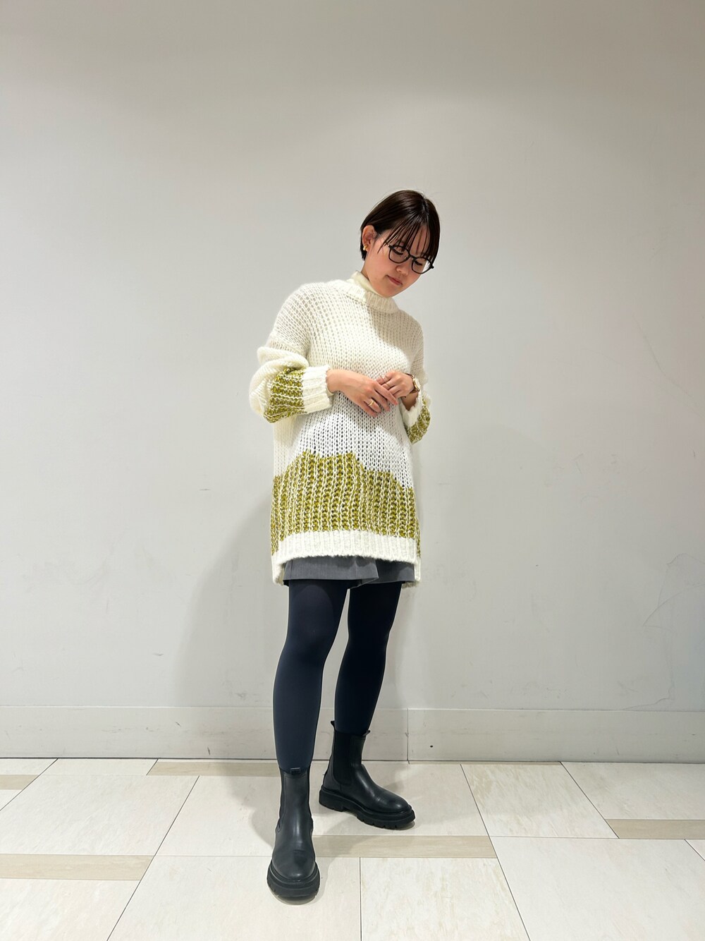 「大人カジュアル、ビッグシルエット、ニットワンピース、冬服、ラクチンコーデ、パンツコーデ、ニットコーデ、ゆったりコーデ、秋冬コーデ、KBF」｜「UNIQLOのアイテム（タイツ/ストッキング、グレー系）」を使った、みきてぃさん（レディース・157cm）の冬コーディネートの1枚目の写真