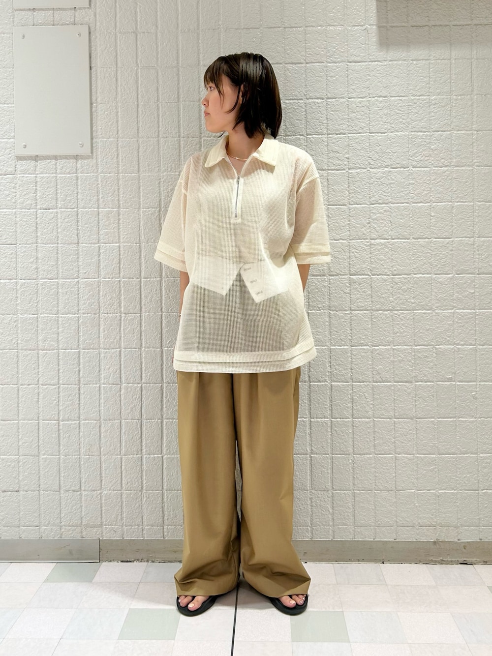 「休日スタイル、夏コーデ、ワントーンコーデ、パンツコーデ、お出かけコーデ、ベージュ、メッシュ、ハーフジップ、スポーツミックス、KBF」｜「KBFのハーフZIPメッシュプルオーバー（シャツ/ブラウス、ホワイト系）」を使った、みきてぃさん（レディース・157cm）の夏コーディネートの1枚目の写真