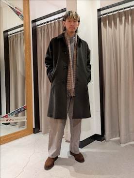 「アイテム（ステンカラーコート）」を使った、古賀竜太郎さん（メンズ・174cm・20代）の冬コーディネート