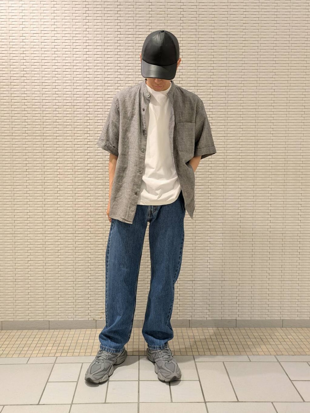 「半袖シャツ、デニムコーデ、休日スタイル、20代、シャツコーデ、細身、外遊びコーデ」｜「FORK&SPOONのFORK&SPOON　コットンリネンショートスリーブシャツ（シャツ/ブラウス、ブラック系）」を使った、sabanomiconさん（メンズ・174cm）の夏コーディネートの1枚目の写真