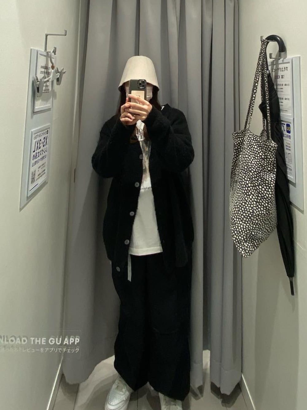 「GU、カーゴパンツ、ストリート」｜「FREAK'S STOREのアイテム（Tシャツ/カットソー、ホワイト系）」を使った、mochandaoさん（レディース・158cm）の秋コーディネートの1枚目の写真