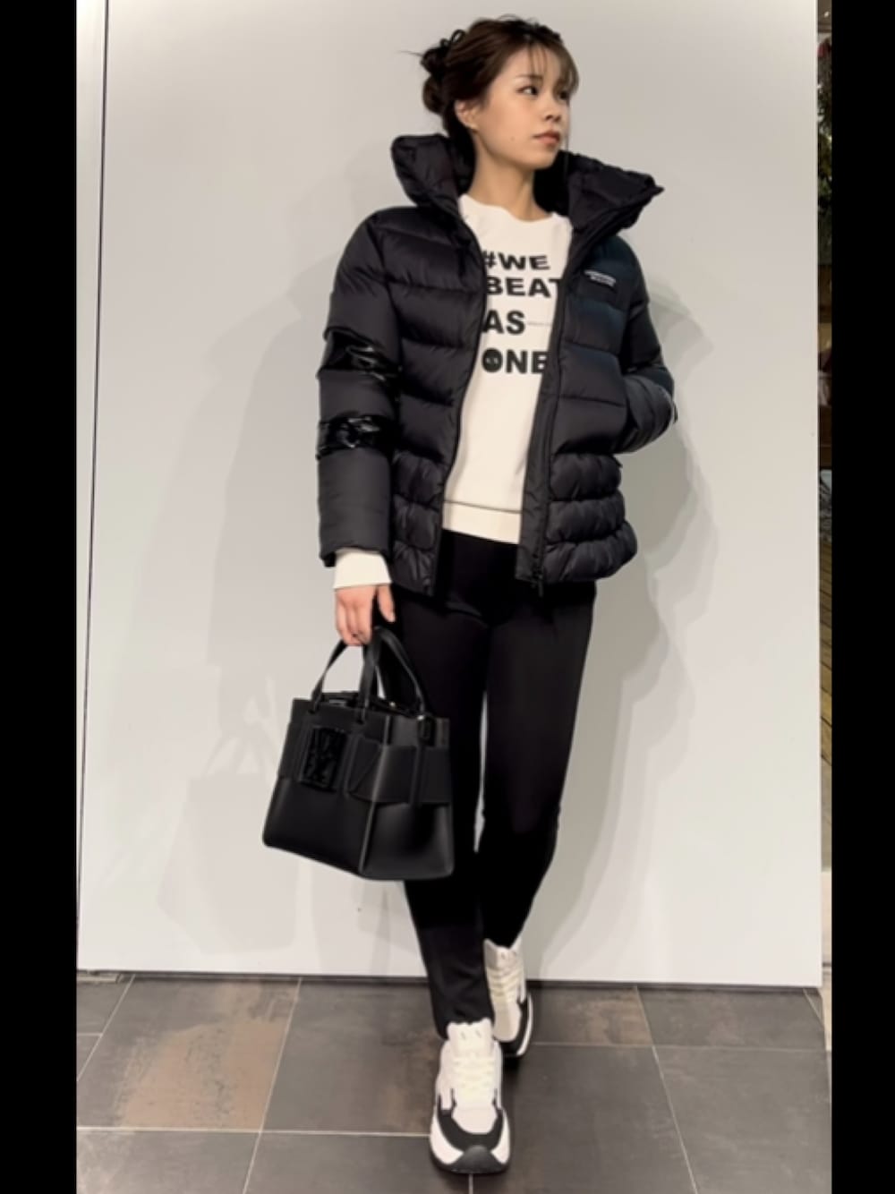 「armaniexchange、ARMANIworld、シンプルコーデ、オトナカジュアル、ootd、シンプル、パンツスタイル、ゆったりコーデ、休日スタイル、キレイめ、スポーツミックス、ストリート、リラックススタイル、スニーカー、おでかけコーデ」｜「ARMANI EXCHANGEの【A|X アルマーニ エクスチェンジ】スタンドネックパファージャケット（ブルゾン、ブラック系）」を使った、shima🌱エンポリオアルマーニ神戸店さん（レディース・157cm）の冬コーディネートの1枚目の写真