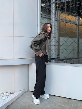 「ストレートパンツ」｜「アイテム（ブルゾン）」を使った、AKARIさん（レディース・162cm）の冬コーディネート