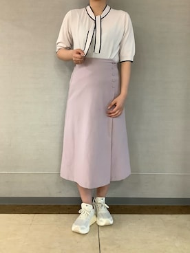 「TOKYO SHIRTS（トウキョウシャツ）のドライレーヨン ボウタイ プルオーバー（ニット/セーター、ホワイト系）」を使った、BRICK HOUSE シャツ工房 長崎夢彩都店さん（レディース・145cm）の春コーディネート