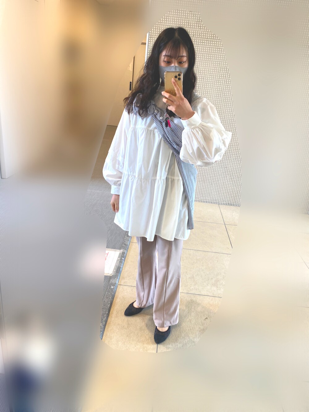 「春夏コーデ、ストライプシャツ、シンプルコーデ、お洒落さんとつながりたい、プチプラ、フレアパンツ、ボリューム袖」｜「ROPE' PICNICのアイテム（バレエシューズ、ブラック系）」を使った、ojogrmさん（レディース・156cm）の春コーディネートの1枚目の写真