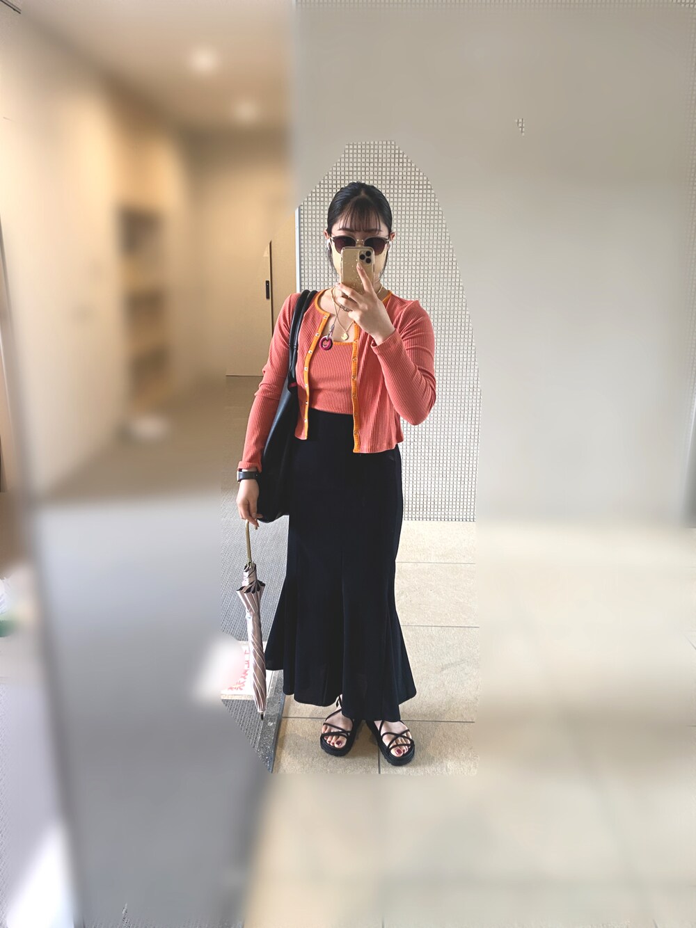 「マーメイドスカート、大人かわいい、オレンジ、サンダル」｜「GRLのマーメイドフレアスカート（スカート、ブラック系）」を使った、ojogrmさん（レディース・156cm）の春コーディネートの1枚目の写真