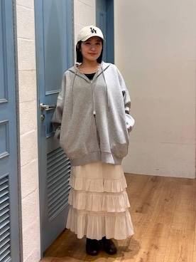 「LOWRYS FARM（ローリーズファーム）のＢＩＧＺＩＰフーディ　 452864（パーカー、グレー系）」を使った、f u m iさん（レディース・153cm）の春コーディネート