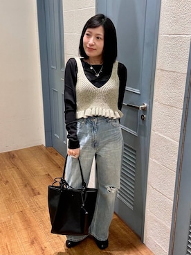 「LOWRYS FARM（ローリーズファーム）のナイロンシアータイトＬＳ  606435（Tシャツ/カットソー、ブラック系）」を使った、f u m iさん（レディース・153cm）の春コーディネート