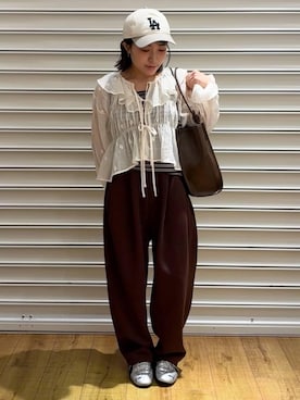 「LOWRYS FARM（ローリーズファーム）のカットイージーコクーンパンツ　292362（スウェットパンツ、ブラウン系）」を使った、f u m iさん（レディース・153cm）の春コーディネート