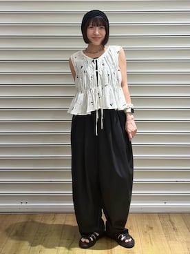 「LOWRYS FARM（ローリーズファーム）のイージーワイドコクーンパンツ 327286（その他パンツ、ブラック系）」を使った、f u m iさん（レディース・153cm）の夏コーディネート